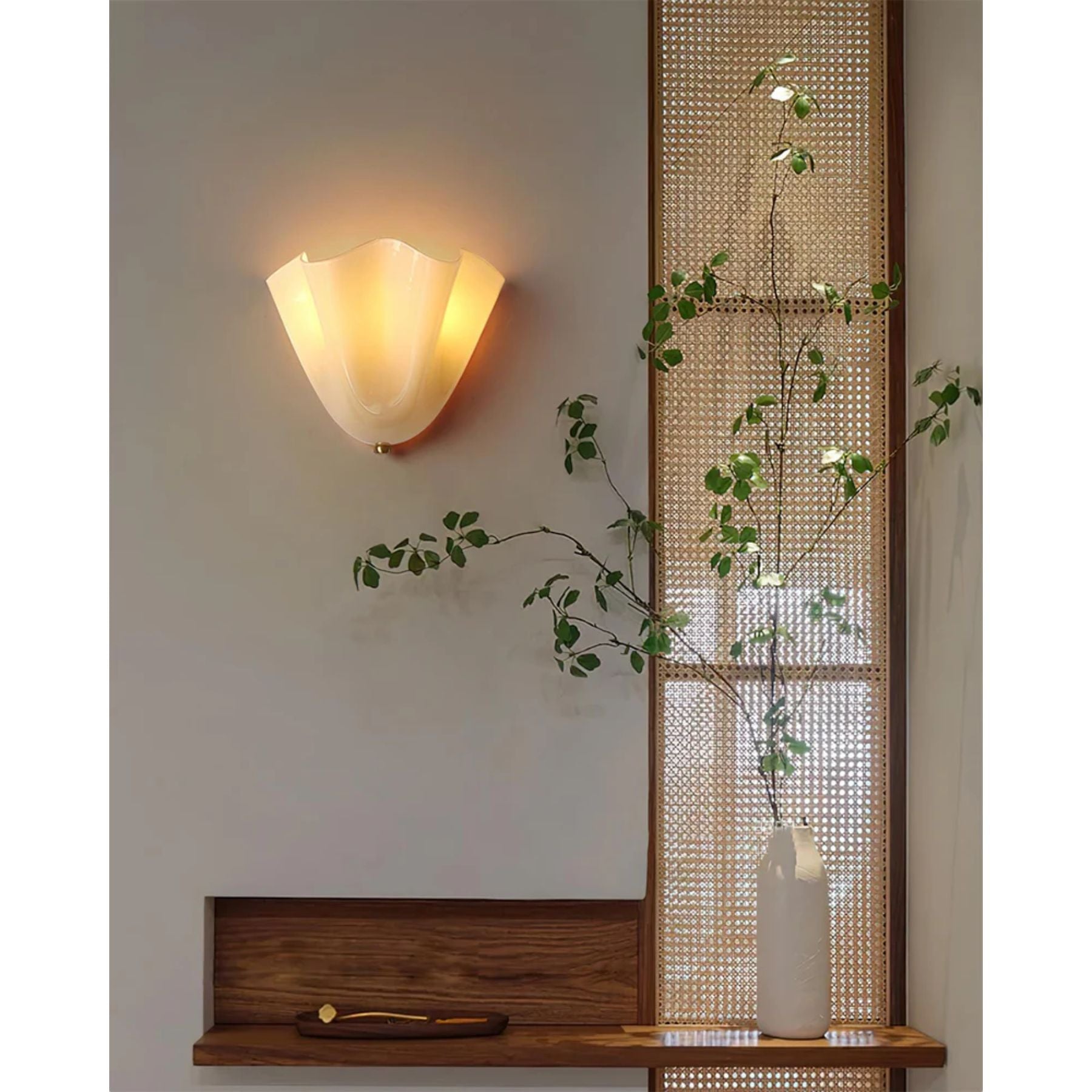 Leaf Wall Lamp - Decorative Botanical Metal Sconce