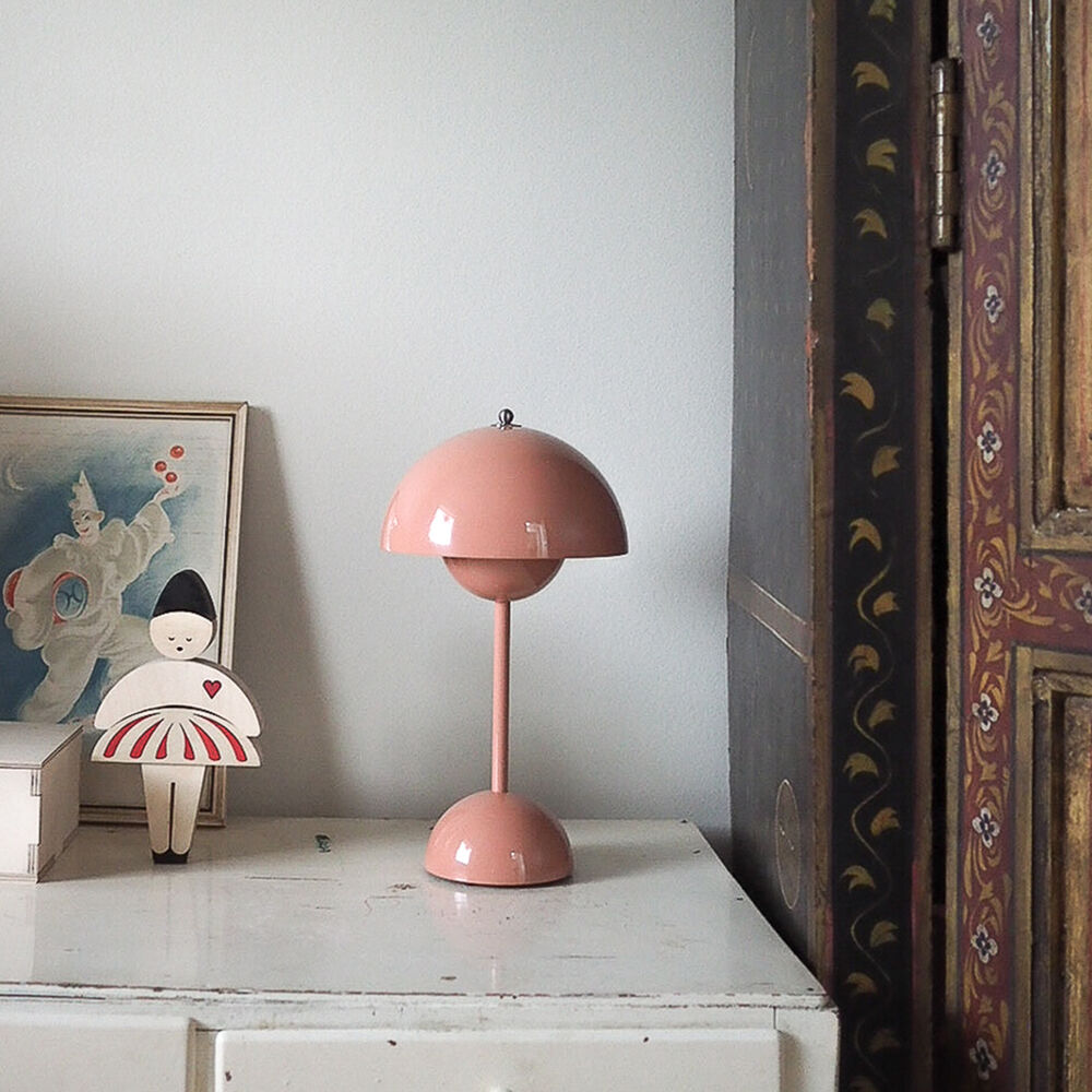 Dome Table Lamp - Minimalist Mushroom Silhouette Light