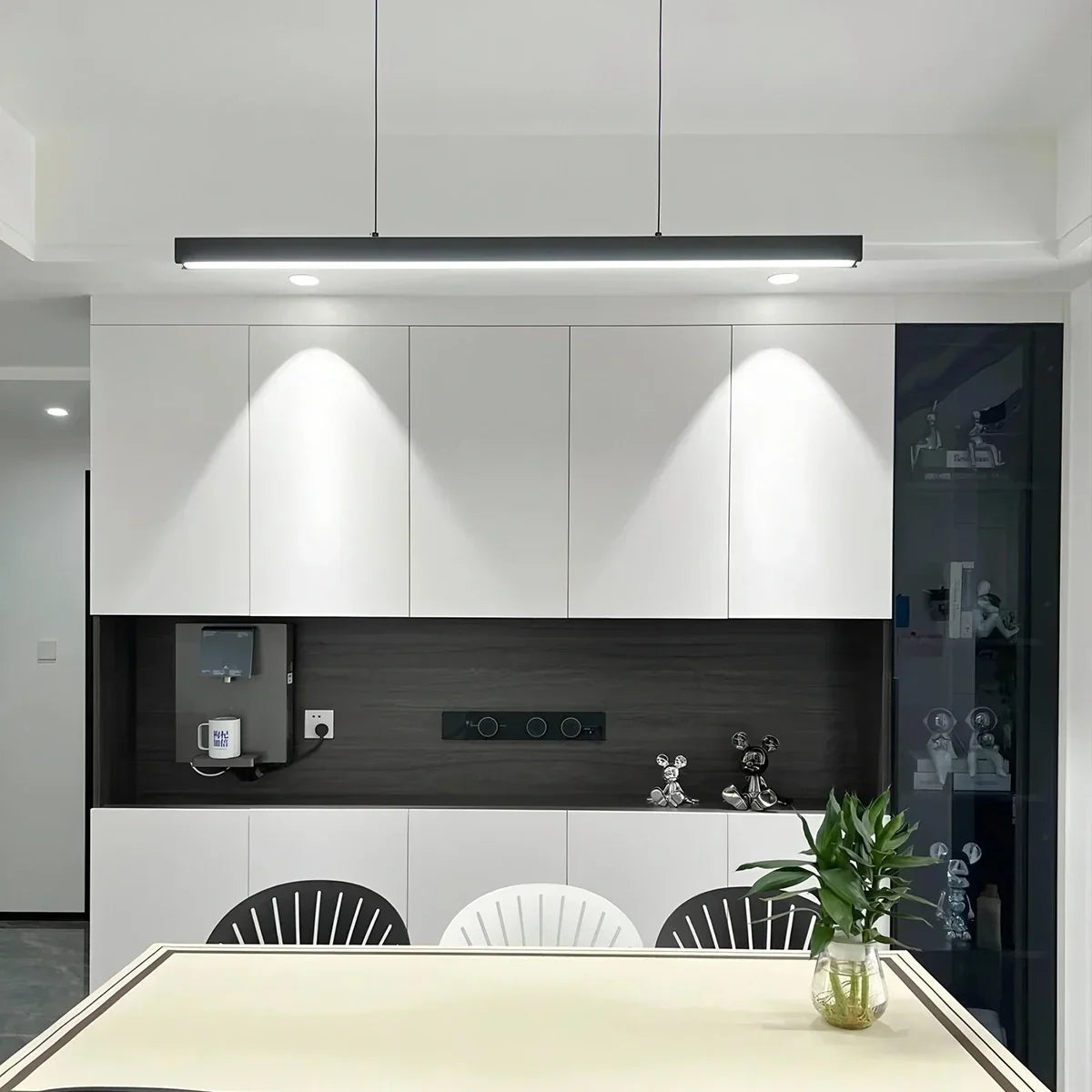 Linear Minimalistic Pendant Light