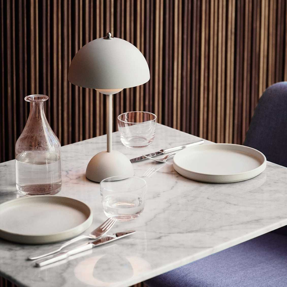 Dome Table Lamp - Minimalist Mushroom Silhouette Light