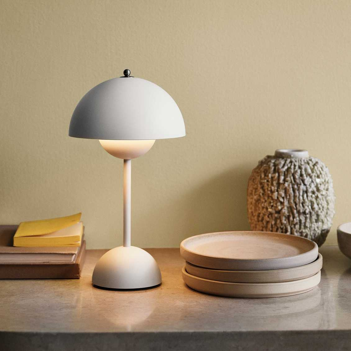 Dome Table Lamp - Minimalist Mushroom Silhouette Light