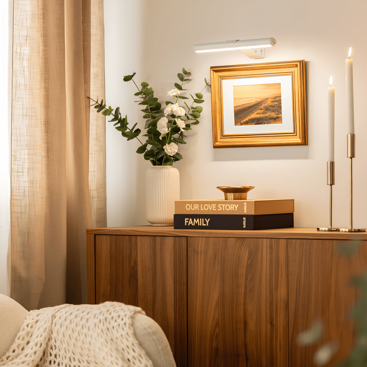 Minimalistic Hanging Wall Lamp