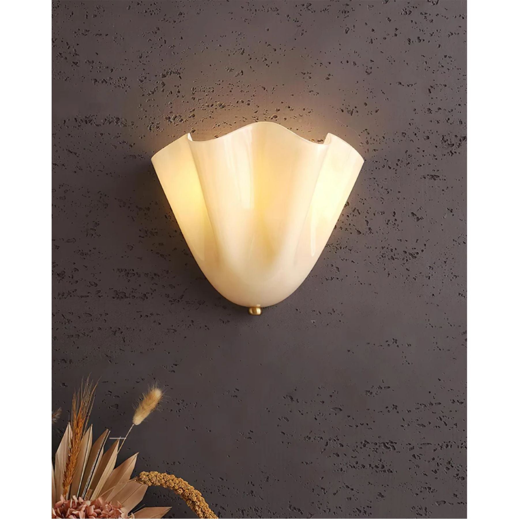 Leaf Wall Lamp - Decorative Botanical Metal Sconce