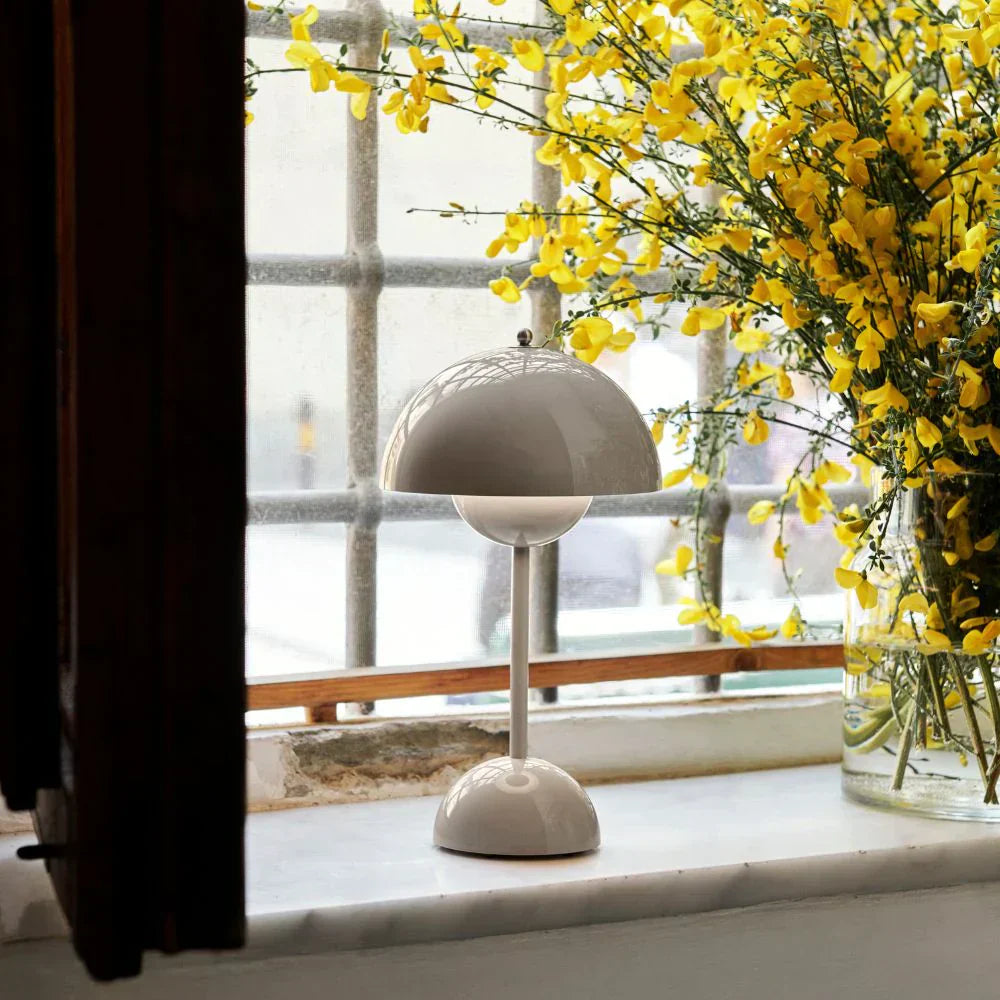 Dome Table Lamp - Minimalist Mushroom Silhouette Light