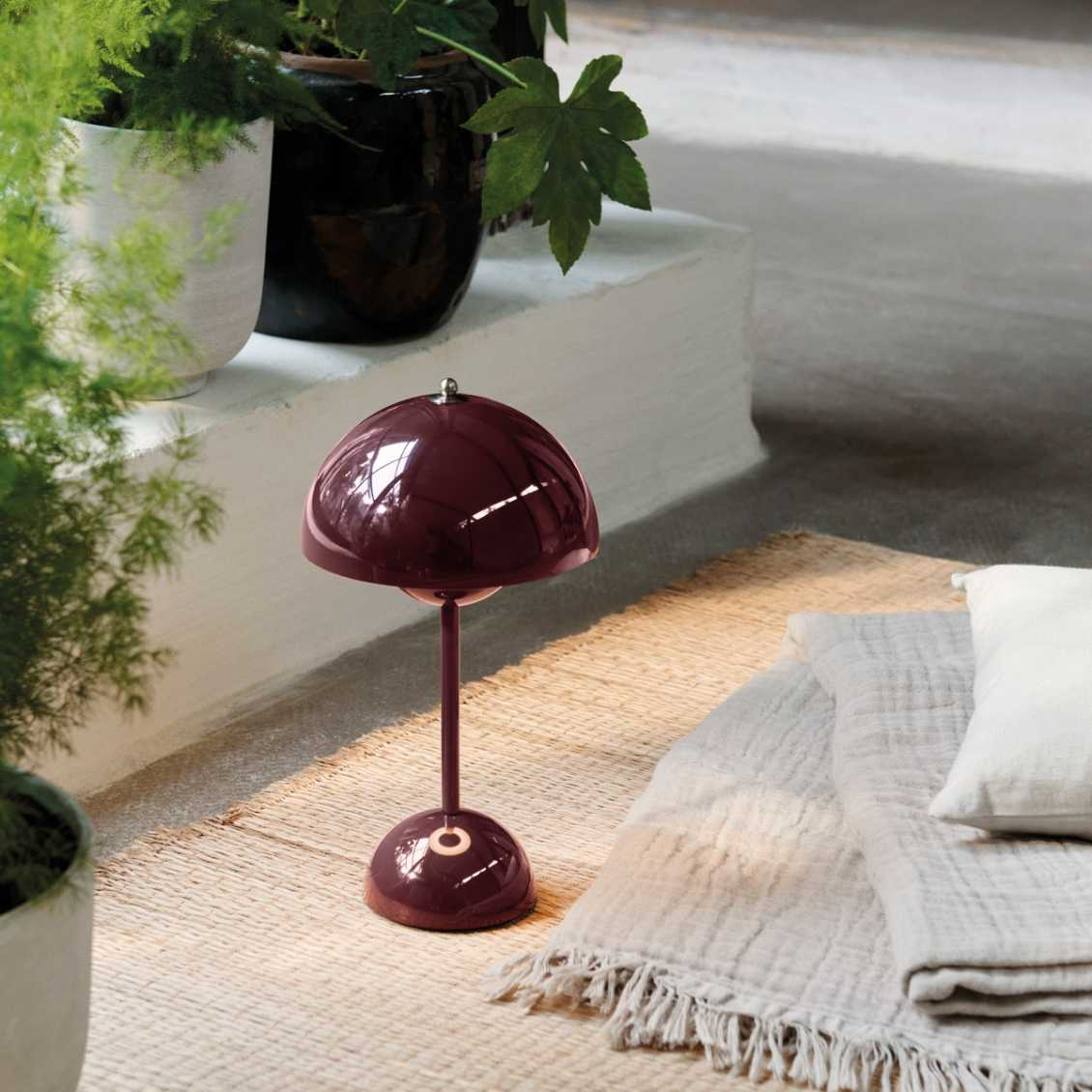 Dome Table Lamp - Minimalist Mushroom Silhouette Light